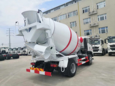 大運6方水泥罐車 建設(shè)新農(nóng)村的得力助手